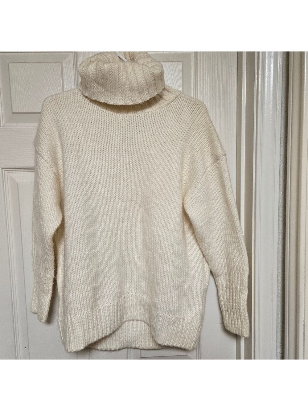 American Eagle Cream Oversized Turtleneck Sweater Small Cozy - Picture 4 of 12